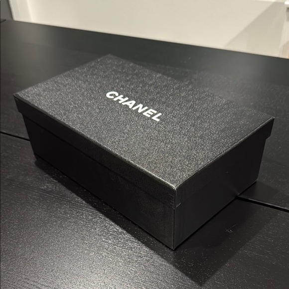 Chanel Gift Display Box - Picture 2 of 9